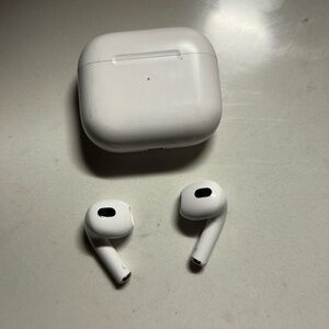 AirPods 4